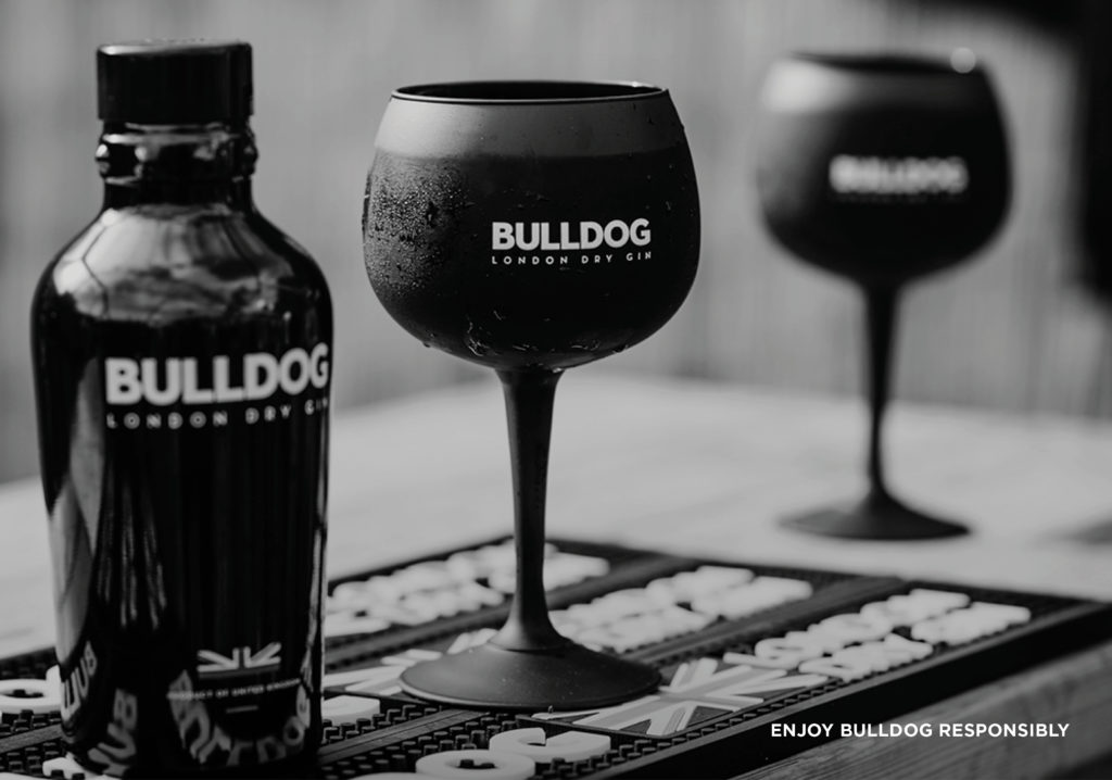 Bulldog gin fless en glas